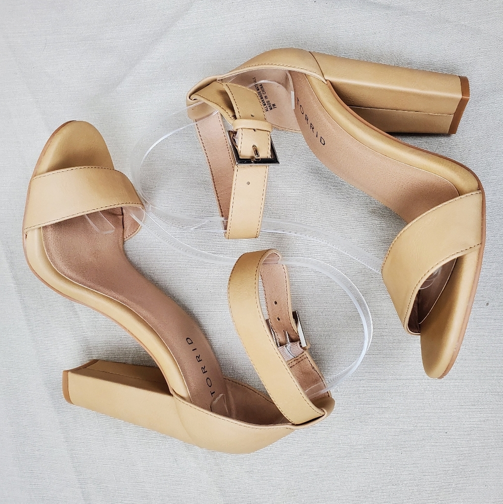 TORRID Nude Ankle Strap Chunky block Heels 7